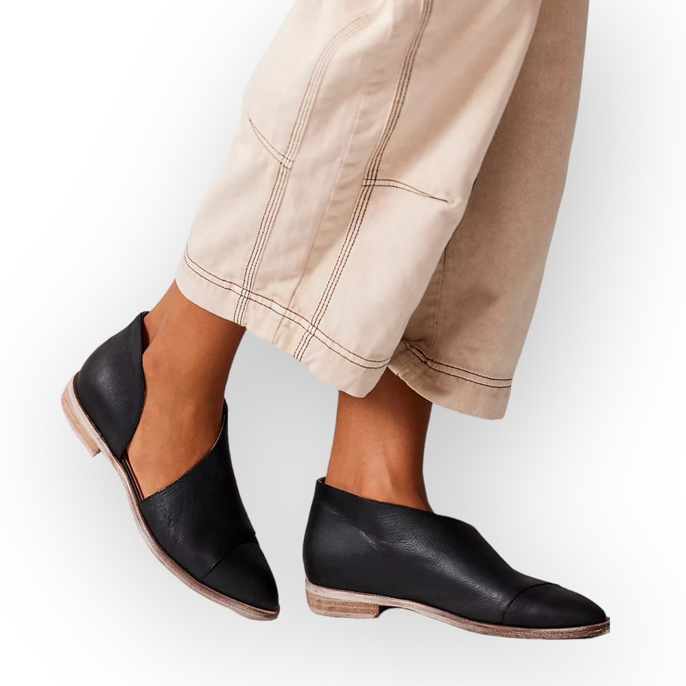 FREE PEOPLE NWT Royale Flat Black Leather Flat- size 7/38